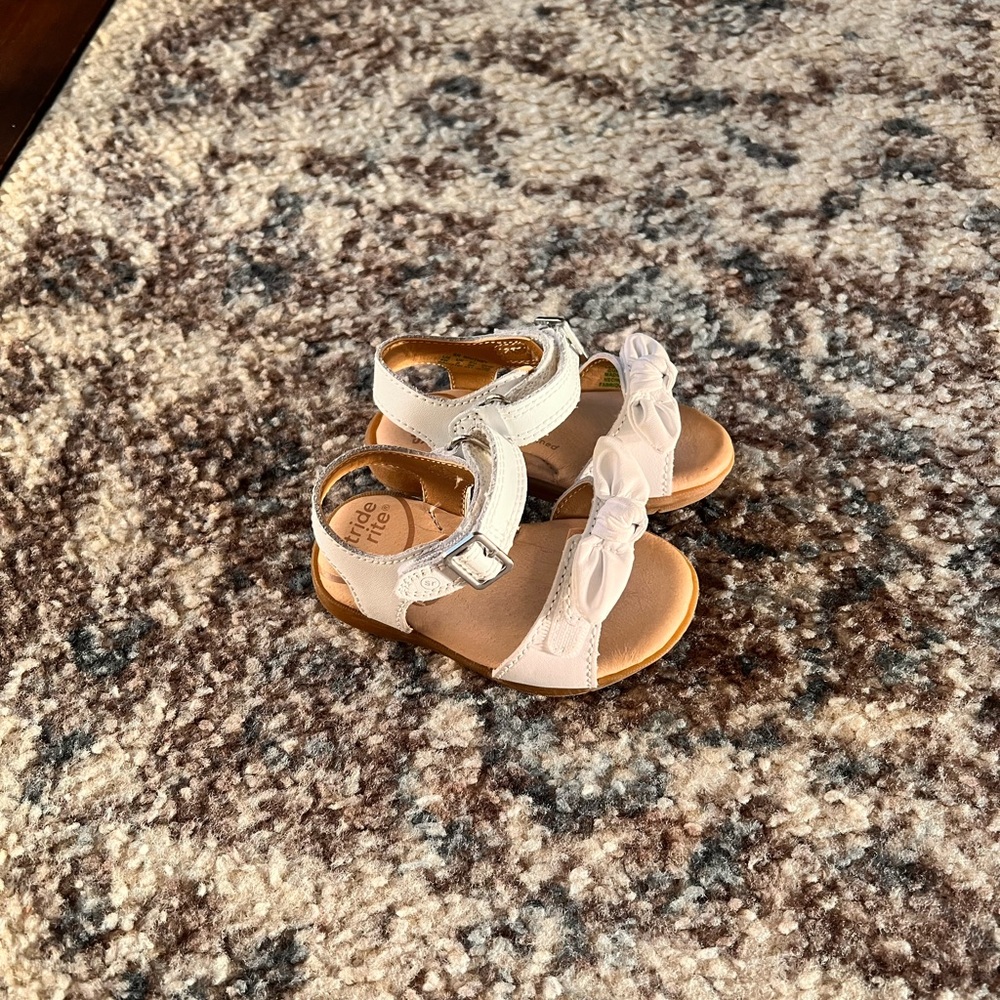 White Toddler Stride Rite Sandals Size 4